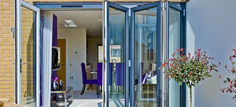 Commercial Door Glass Repair in Burlington, ON